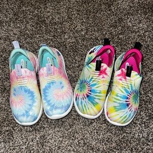 (2) pair of girls tie die sketchers slip ons size 9